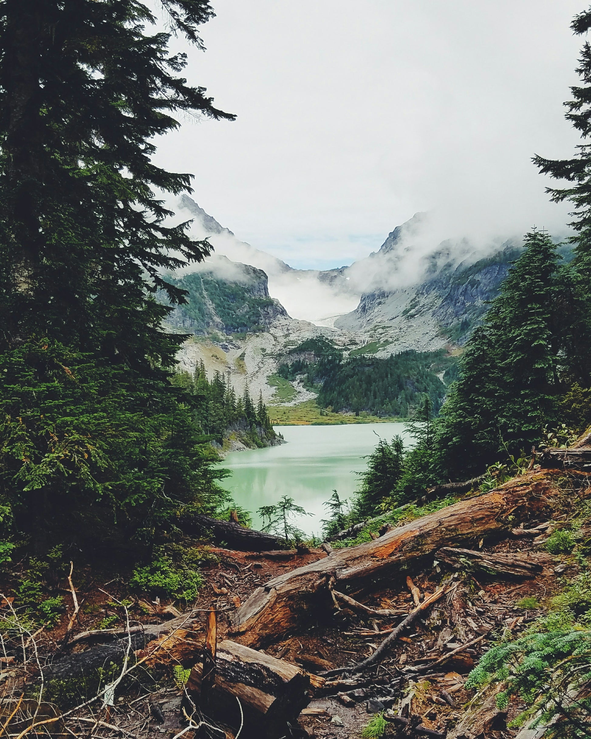 Stretched Canvas: lake water scenery – Yoshi Takekawa (Unsplash)