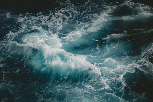 Stretched Canvas: raging water – Jakob Owens (Unsplash)