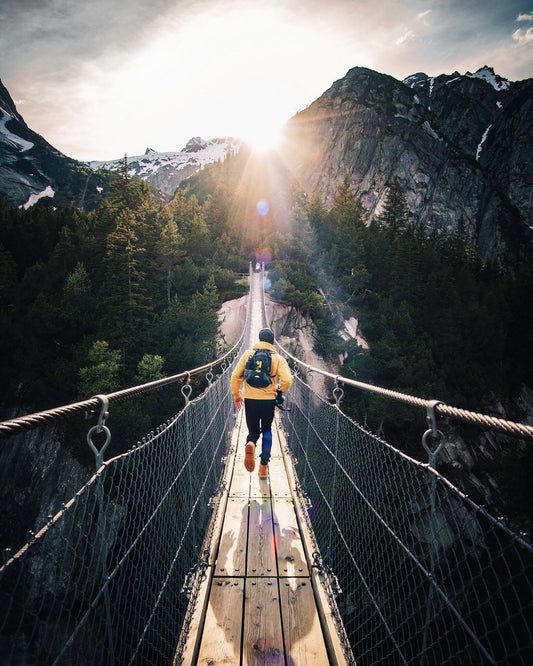 Stretched Canvas: running man on bridge – Fabio Comparelli (Unsplash)