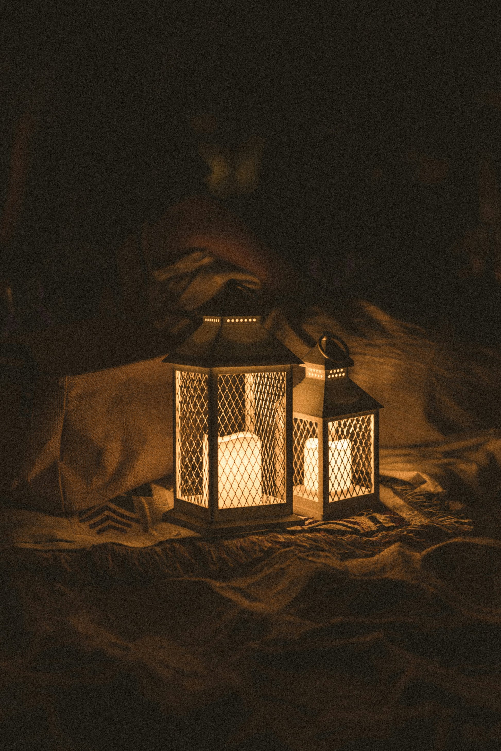 Stretched Canvas: black and white lamp on brown textile – Artur Kornakov (Unsplash)